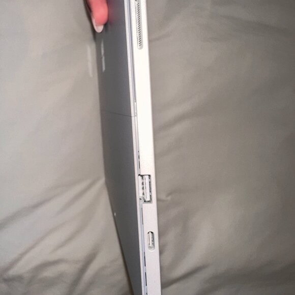 Refurbished NEW Microsoft Surface with attachable keyboard, pen, charger… - Picture 9 of 13